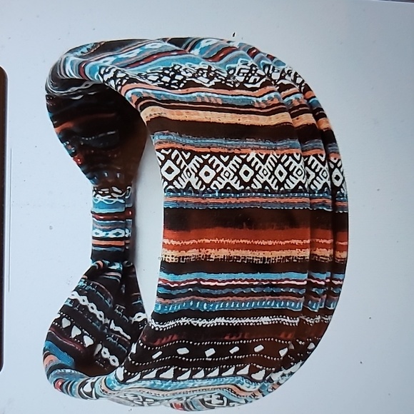 3 Wide Stretch Stay in Place Headbands - Picture 3 of 5